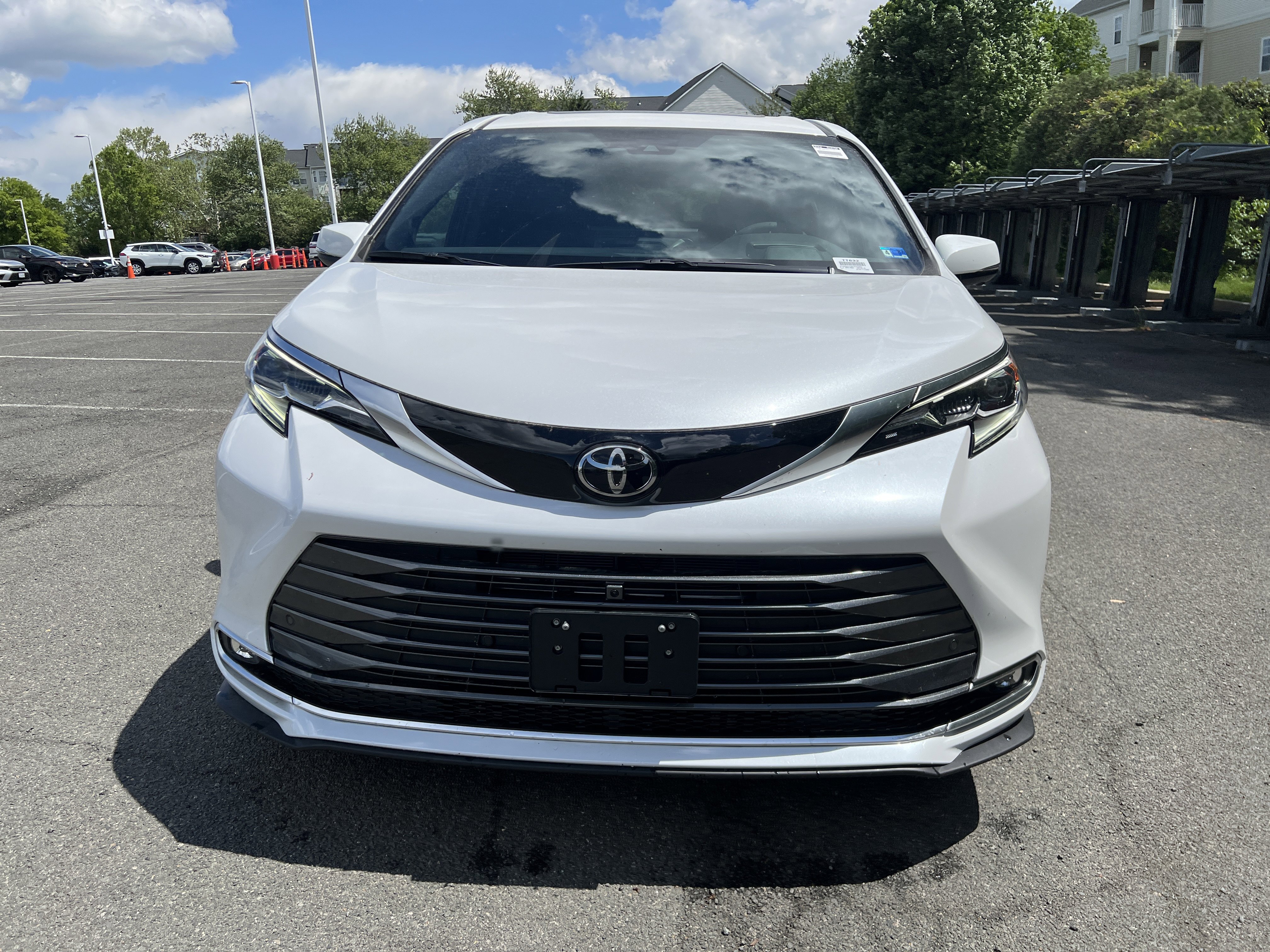 New 2026 Toyota Sienna Platinum image 2