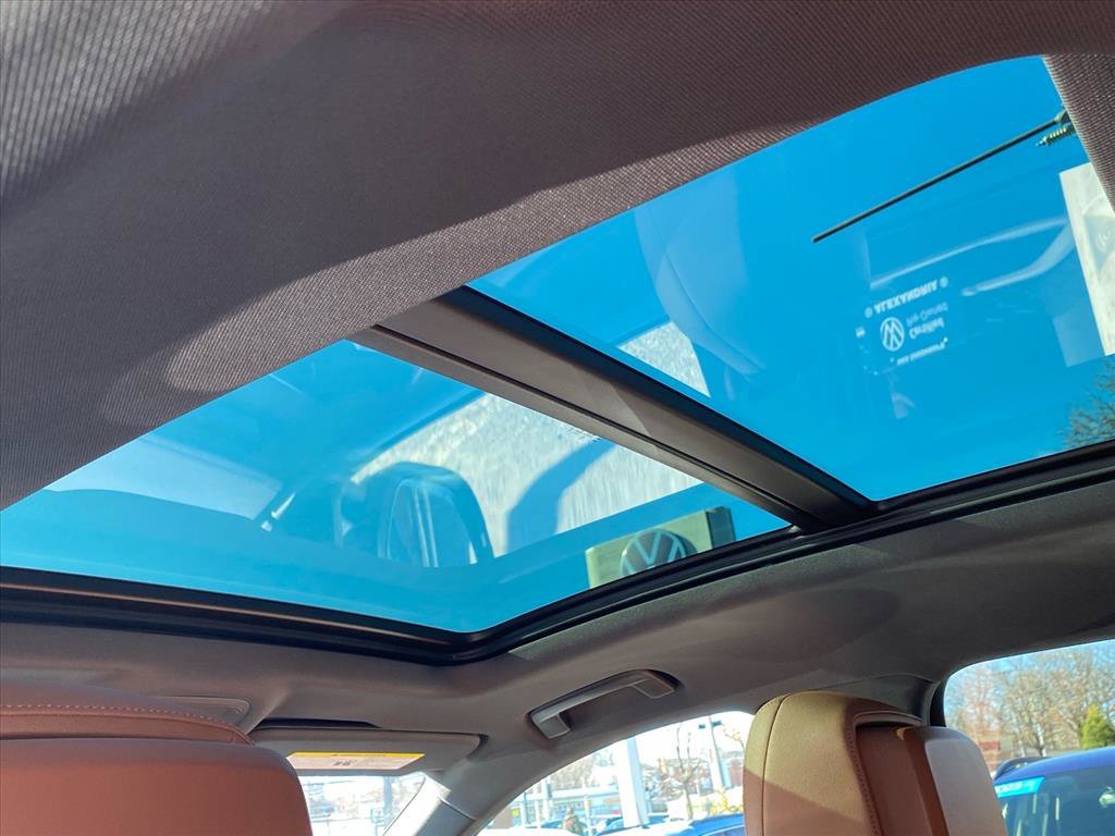 Used 2022 Audi e-tron Premium Plus image 19