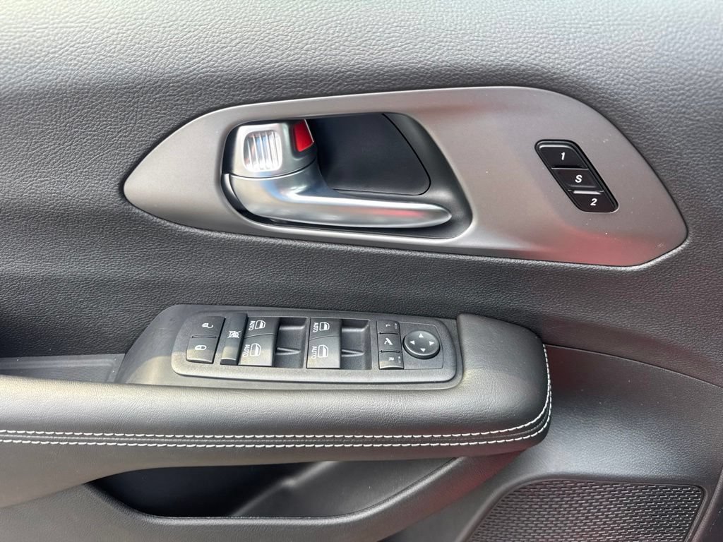 New 2027 Chrysler Pacifica Limited AWD/4WD image 8