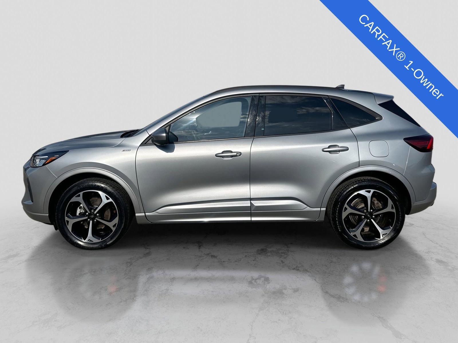 Used 2023 Ford Escape ST-Line Select w/ Tech Pack #2 AWD/4WD image 2