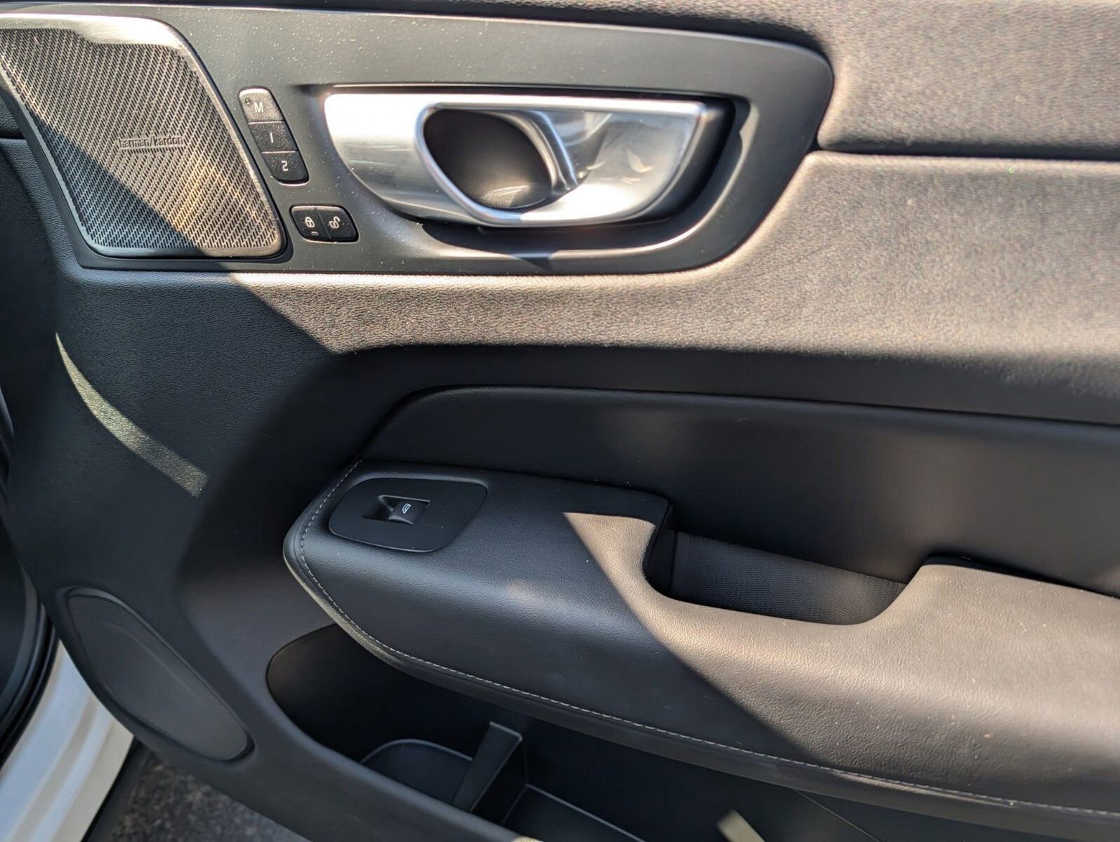 Used 2024 Volvo XC60 T8 Ultimate w/ Protection Package Premier image 27