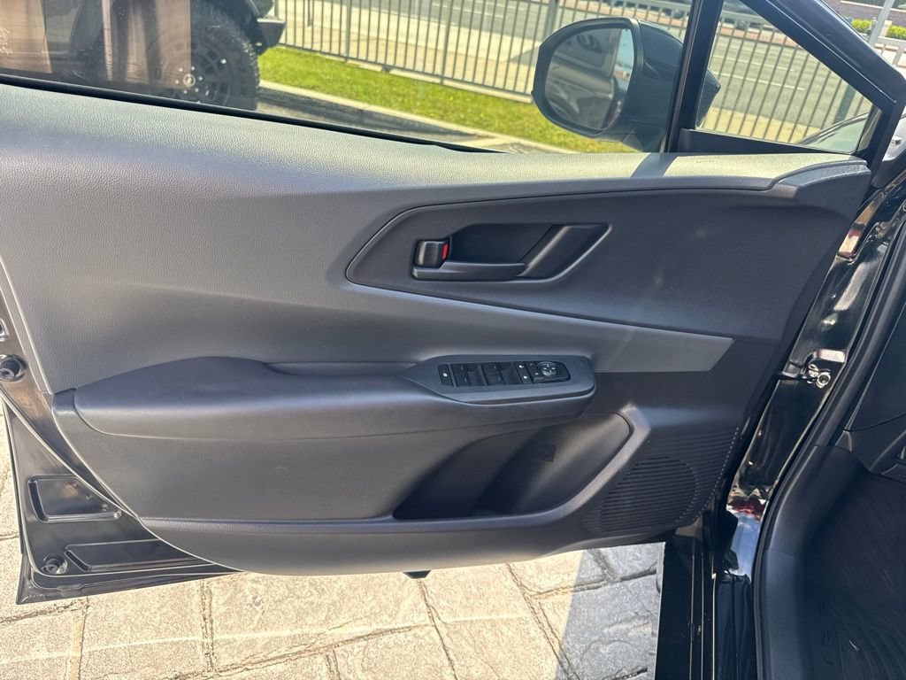 Used 2023 Toyota Prius LE FWD image 10