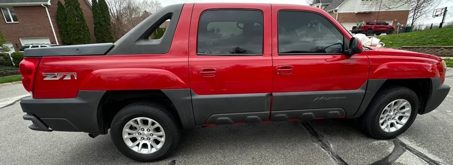 Used 2003 Chevrolet Avalanche 4x4 w/ Suspension Package, Off-Road image 6