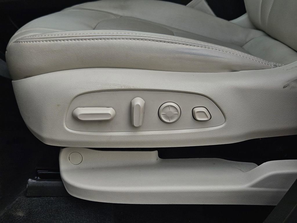 Used 2023 Buick Enclave Premium w/ Experience Buick Package FWD image 25