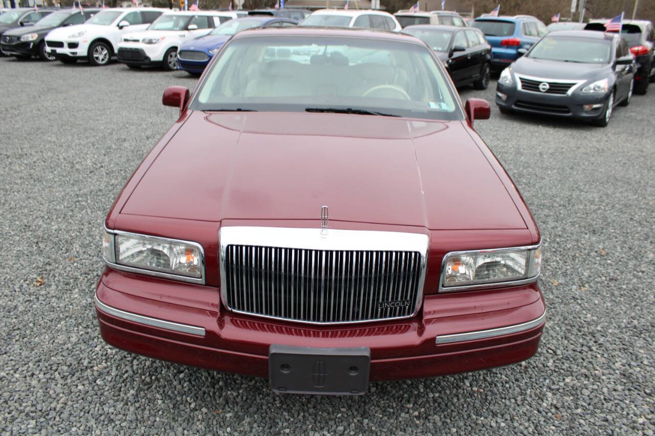 Used 1996 Lincoln Town Car Signature image 3