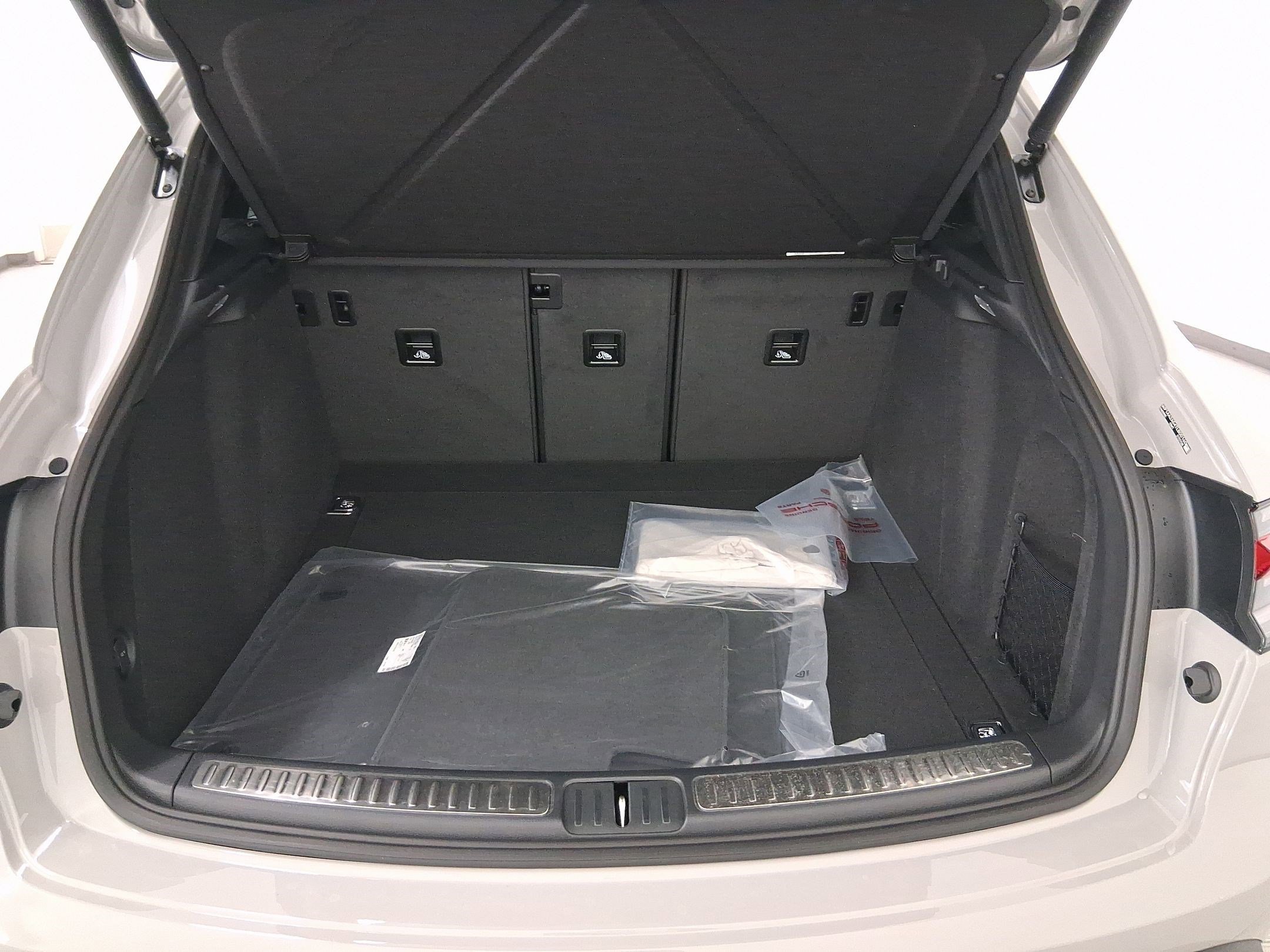 Used 2026 Porsche Macan image 32