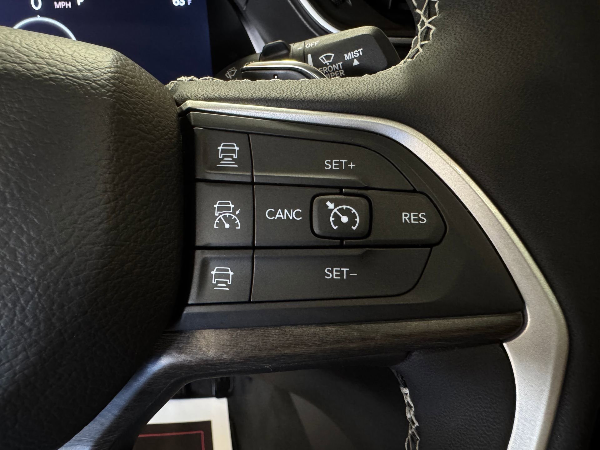 Used 2023 Jeep Grand Cherokee Limited w/ Black Appearance Package AWD/4WD image 42