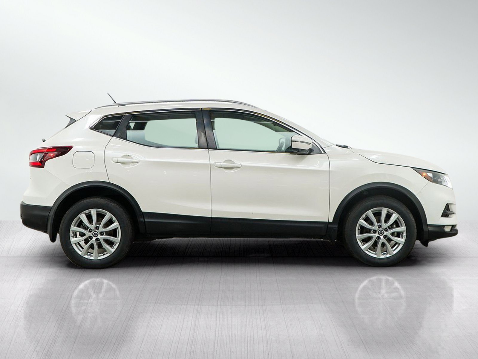 Used 2020 Nissan Rogue Sport SV w/ Technology Package AWD/4WD image 6
