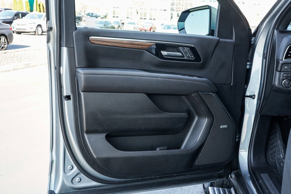 Used 2025 Chevrolet Tahoe High Country image 10