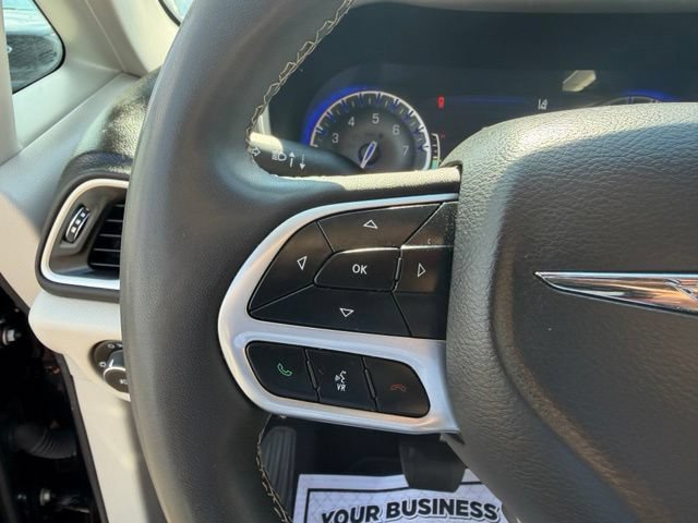 Used 2024 Chrysler Pacifica Touring-L FWD image 24