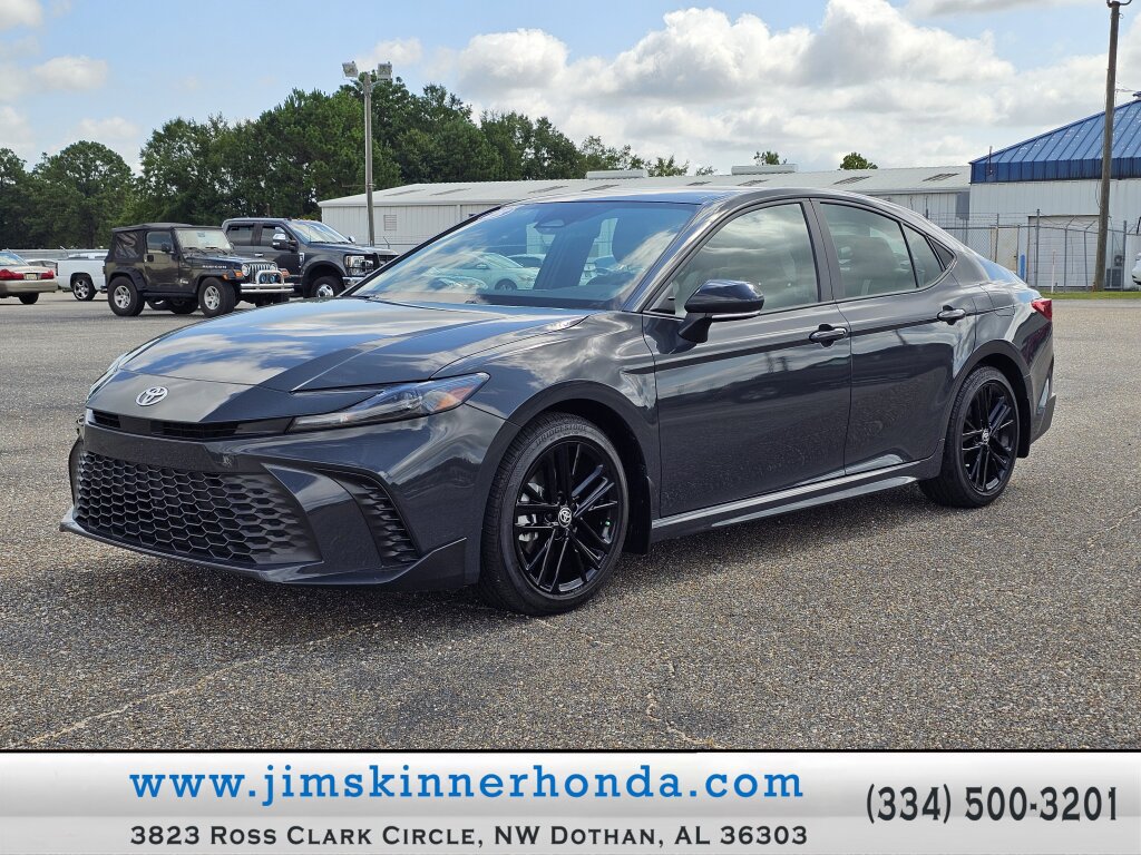 Used 2025 Toyota Camry SE w/ Convenience Package FWD image 1