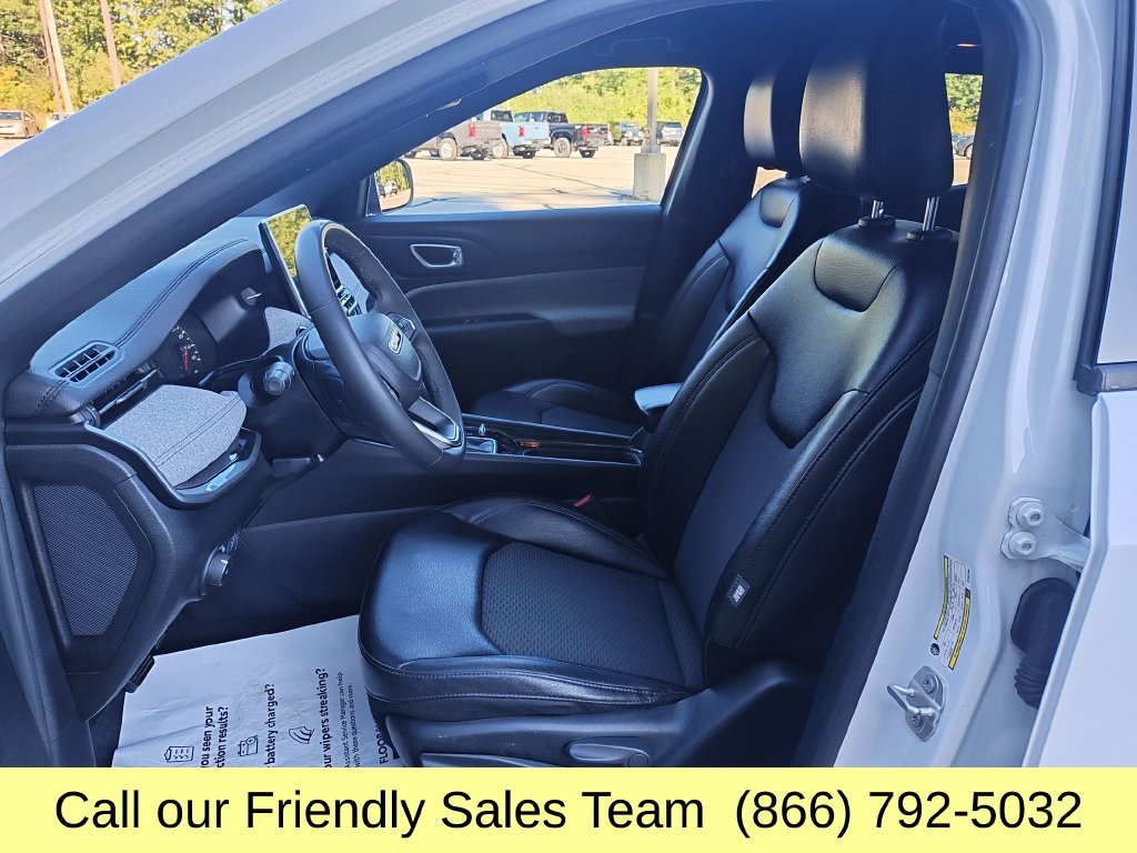 Used 2024 Jeep Compass Latitude AWD/4WD image 11