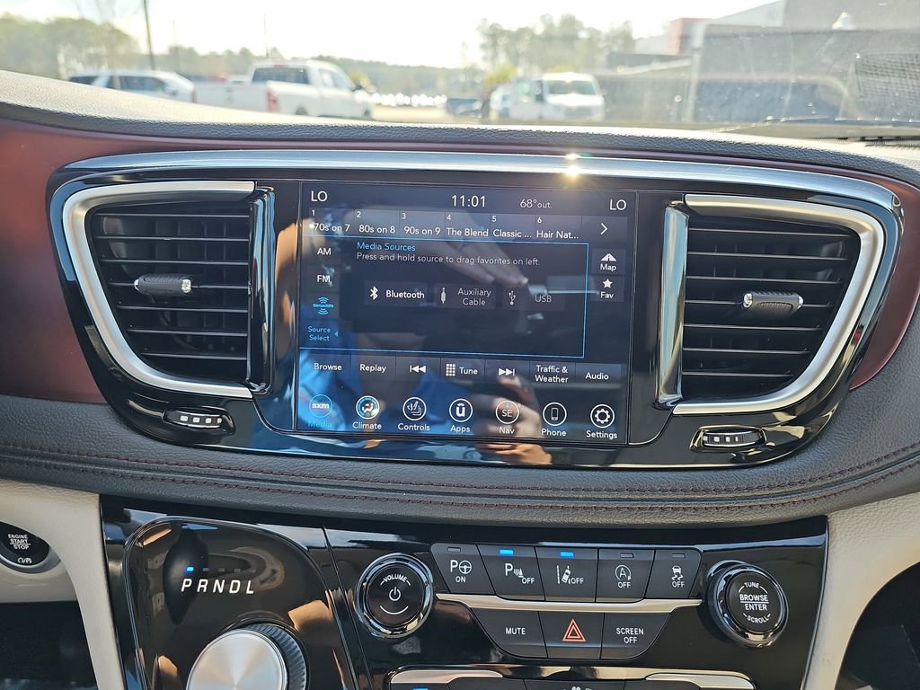 Used 2020 Chrysler Pacifica Limited image 26