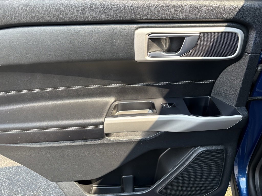 Used 2022 Ford Explorer XLT w/ Equipment Group 202A image 24