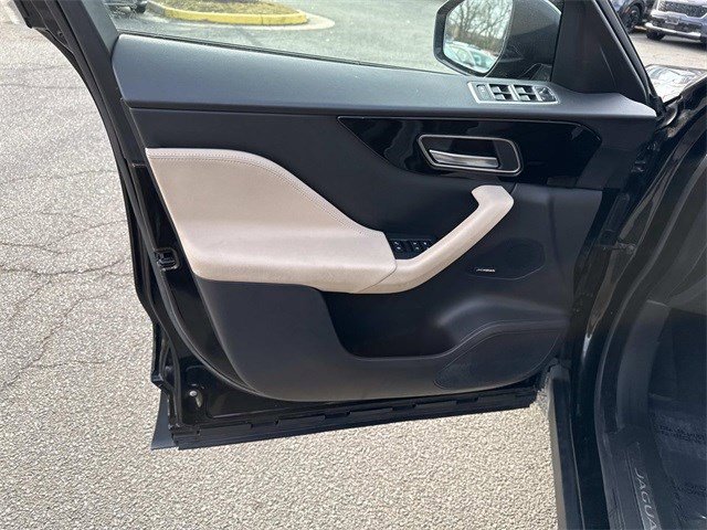 Used 2018 Jaguar F-PACE Premium image 13