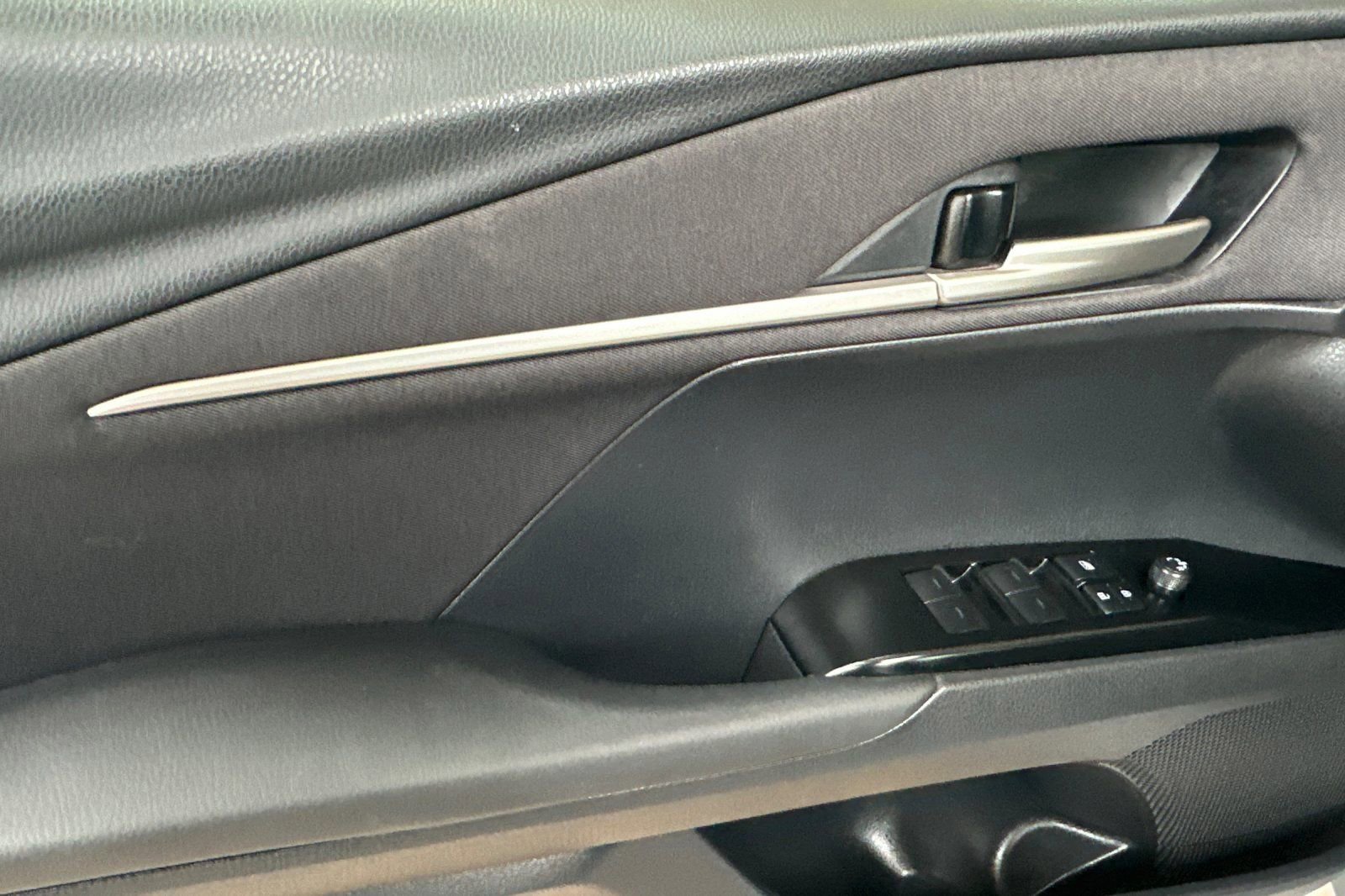 Used 2025 Toyota Camry LE image 11