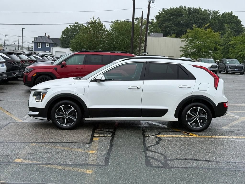 Used 2024 Kia Niro EX w/ EX Cold Weather Package FWD image 2
