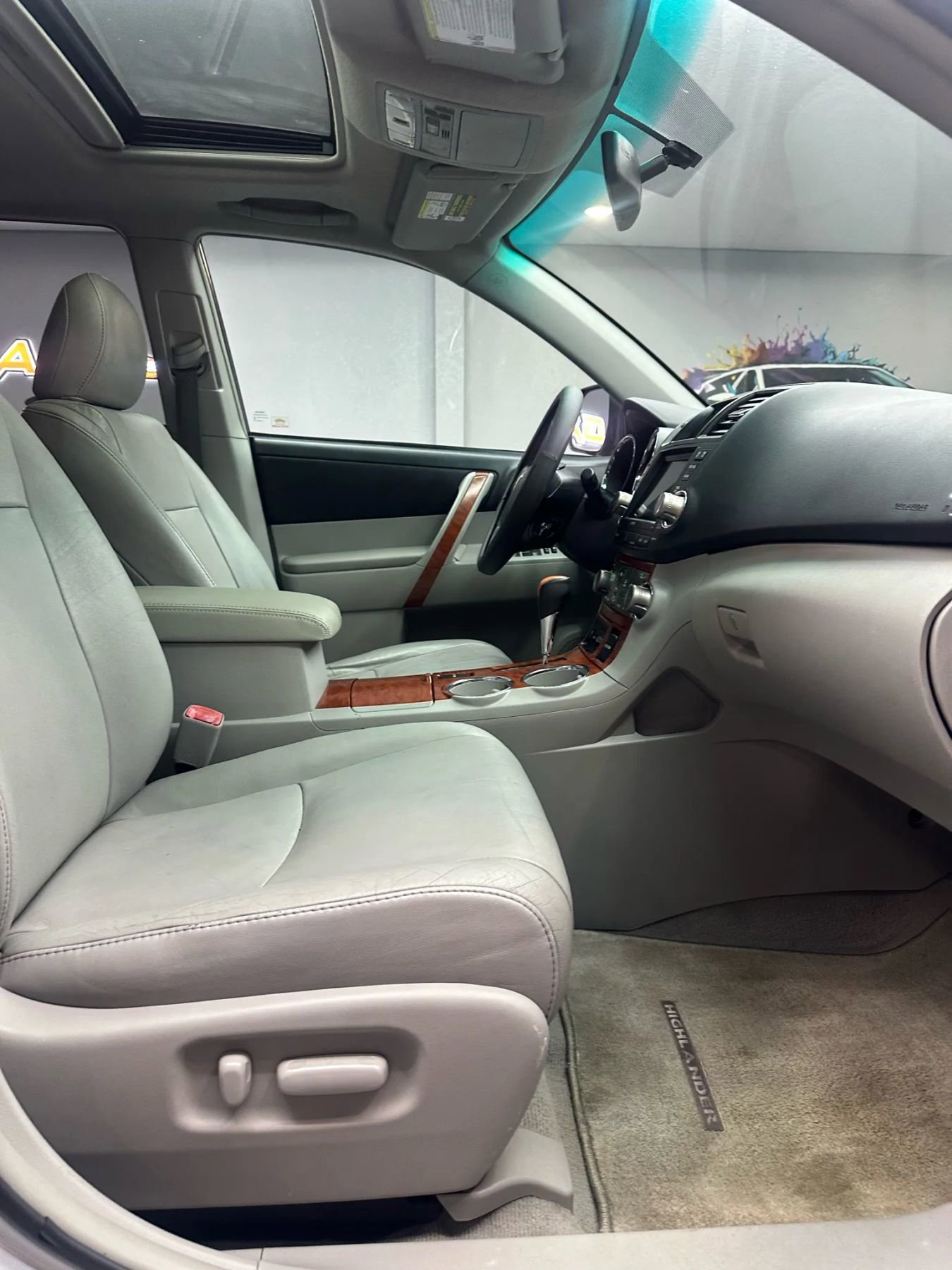 Used 2010 Toyota Highlander Limited image 36