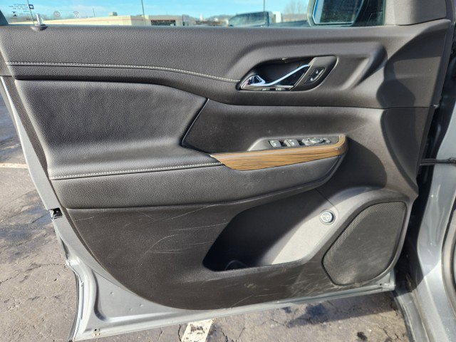 Used 2023 GMC Acadia SLE w/ Driver Convenience Package image 32