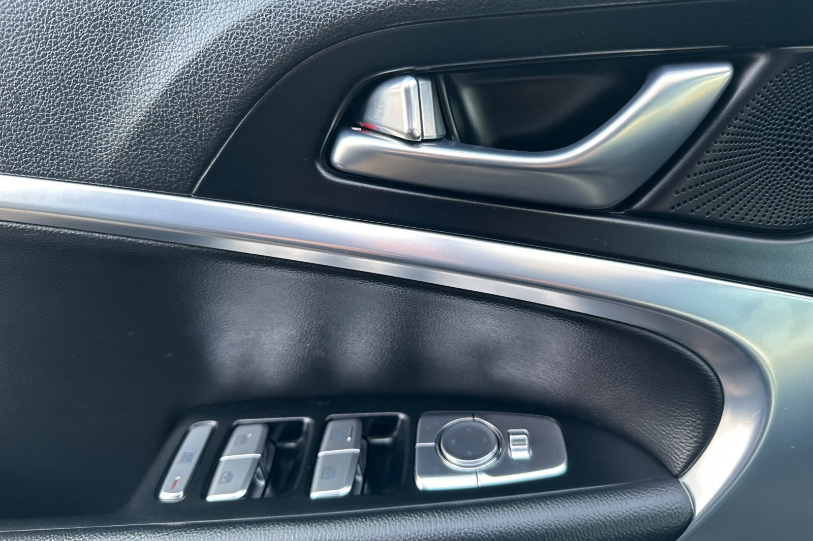 Used 2023 Genesis G70 2.0T image 12