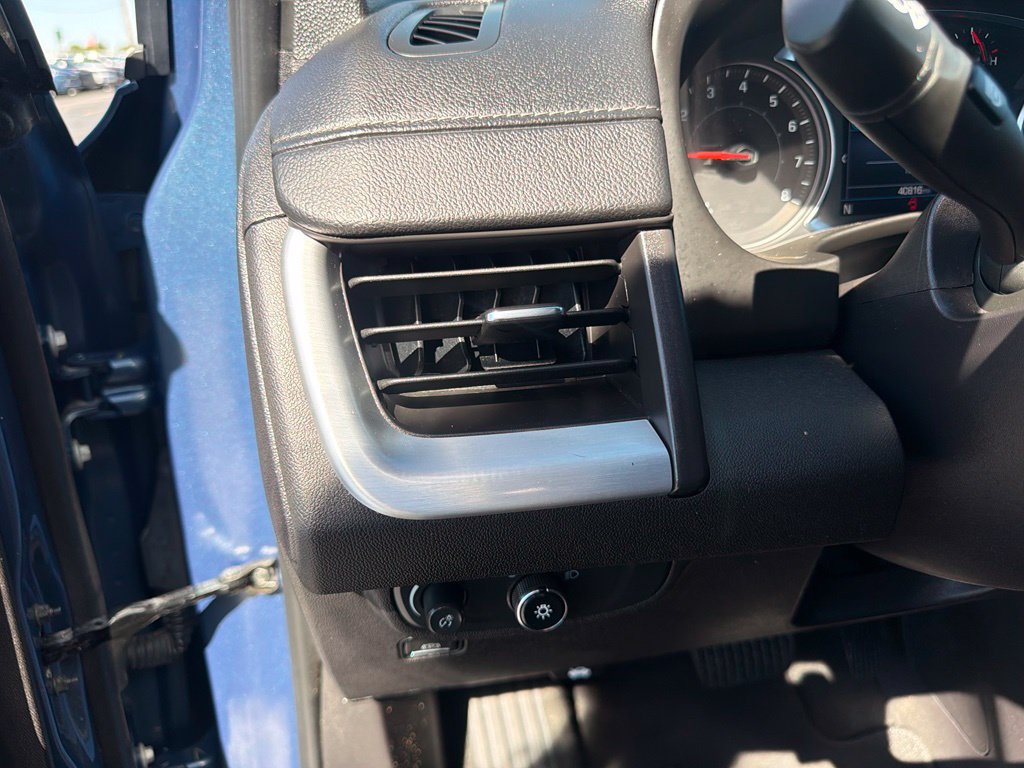 Used 2024 GMC Terrain SLE w/ Driver Convenience Package FWD image 25
