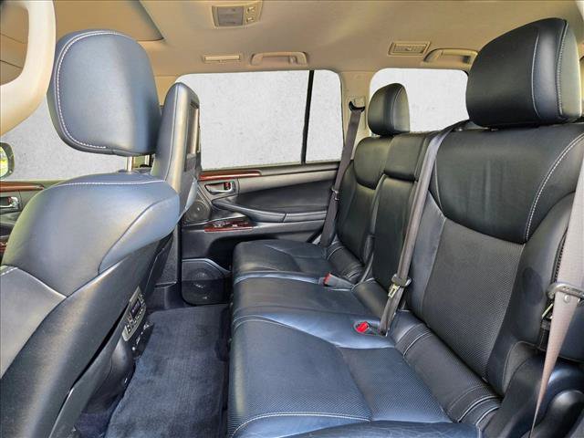 Used 2013 Lexus LX 570 4WD w/ Luxury Pkg w/Pre-crash image 18