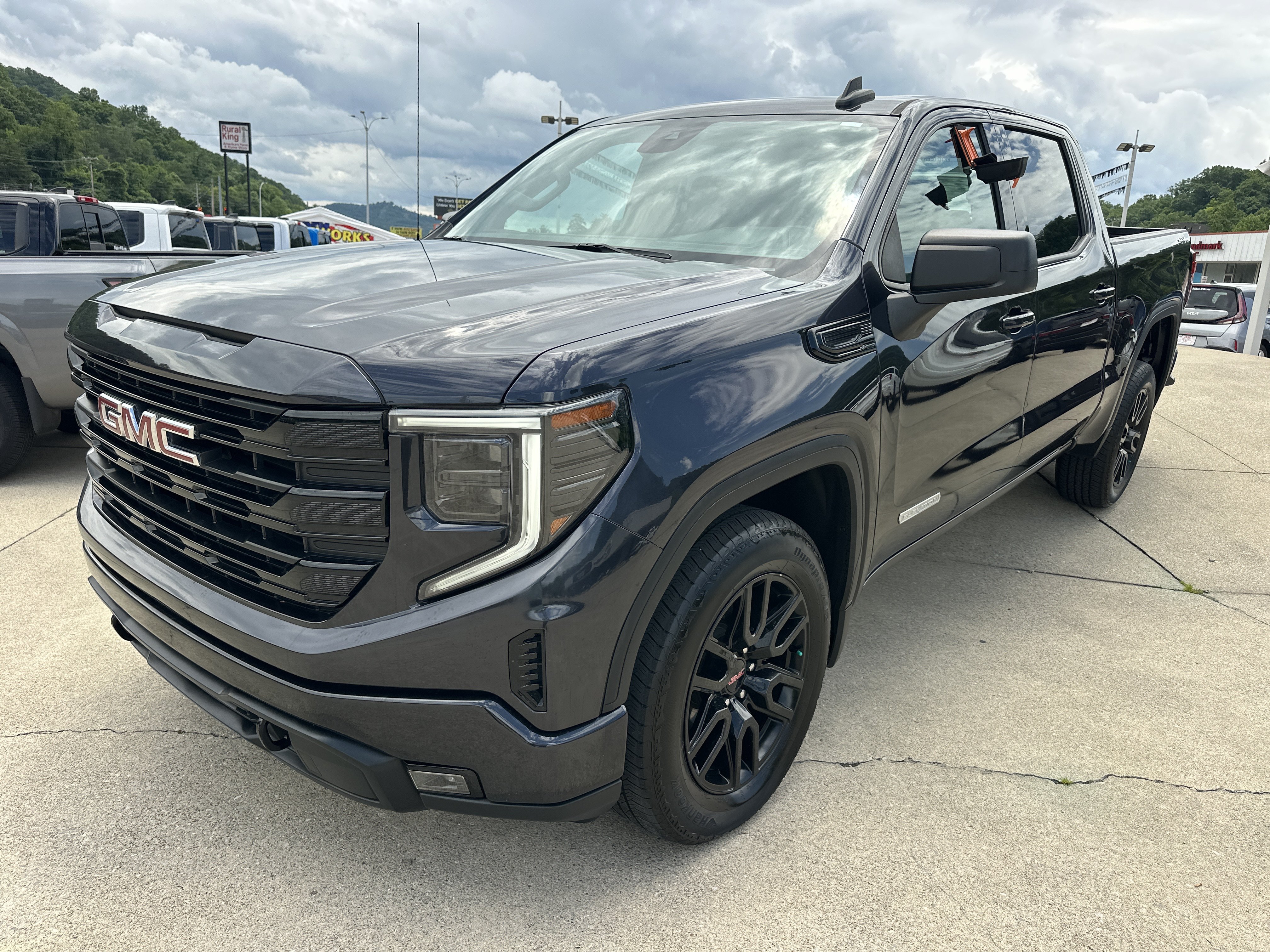 Used 2022 GMC Sierra 1500 Elevation AWD/4WD image 5