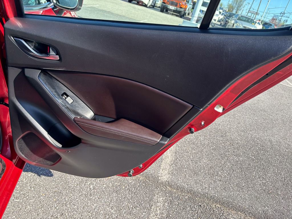 Used 2018 MAZDA MAZDA3 Touring image 46