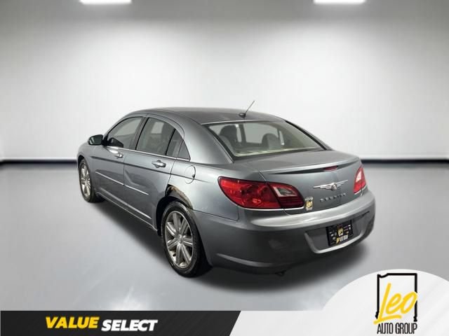 Used 2010 Chrysler Sebring Touring w/ Hands-Free Convenience Group FWD image 7