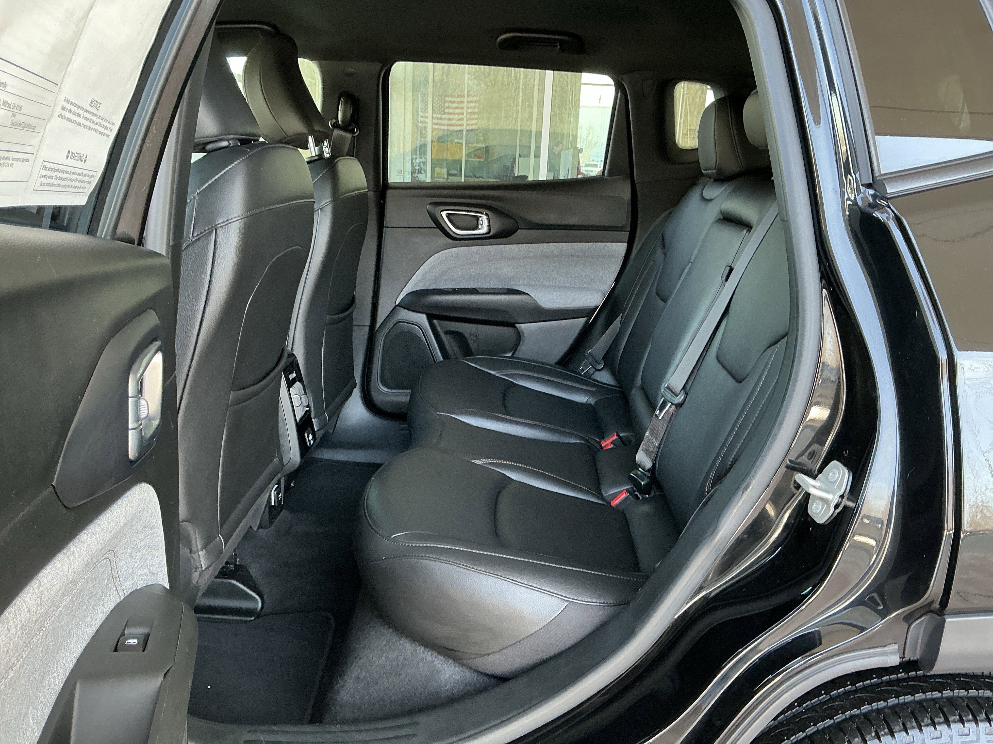 Used 2024 Jeep Compass Latitude image 18