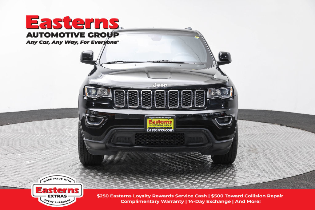 Used 2021 Jeep Grand Cherokee Laredo AWD/4WD image 3