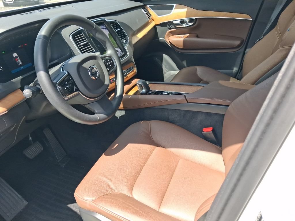 Certified 2025 Volvo XC90 B5 Plus w/ Protection Package Premier AWD/4WD image 13