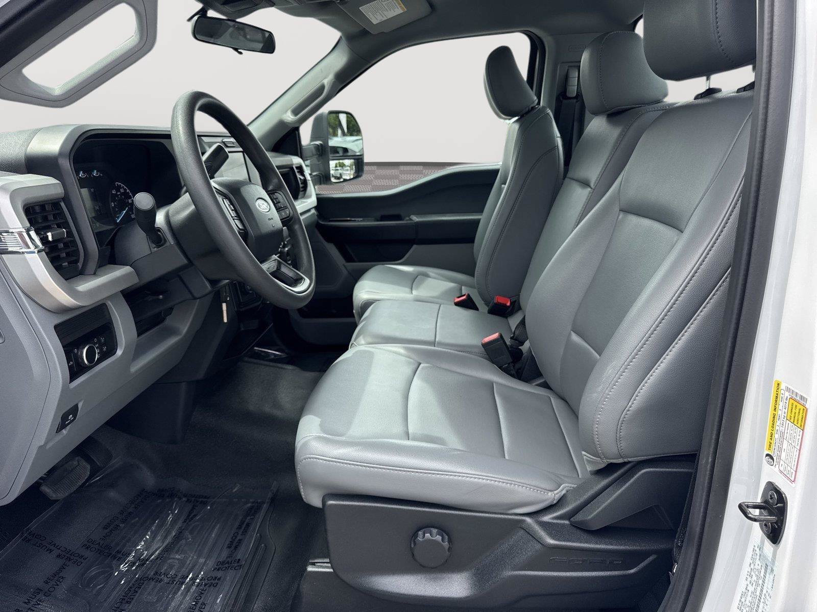 Used 2025 Ford F250 XL RWD image 9
