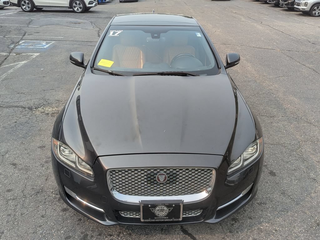 Used 2017 Jaguar XJ L Supercharged RWD image 3