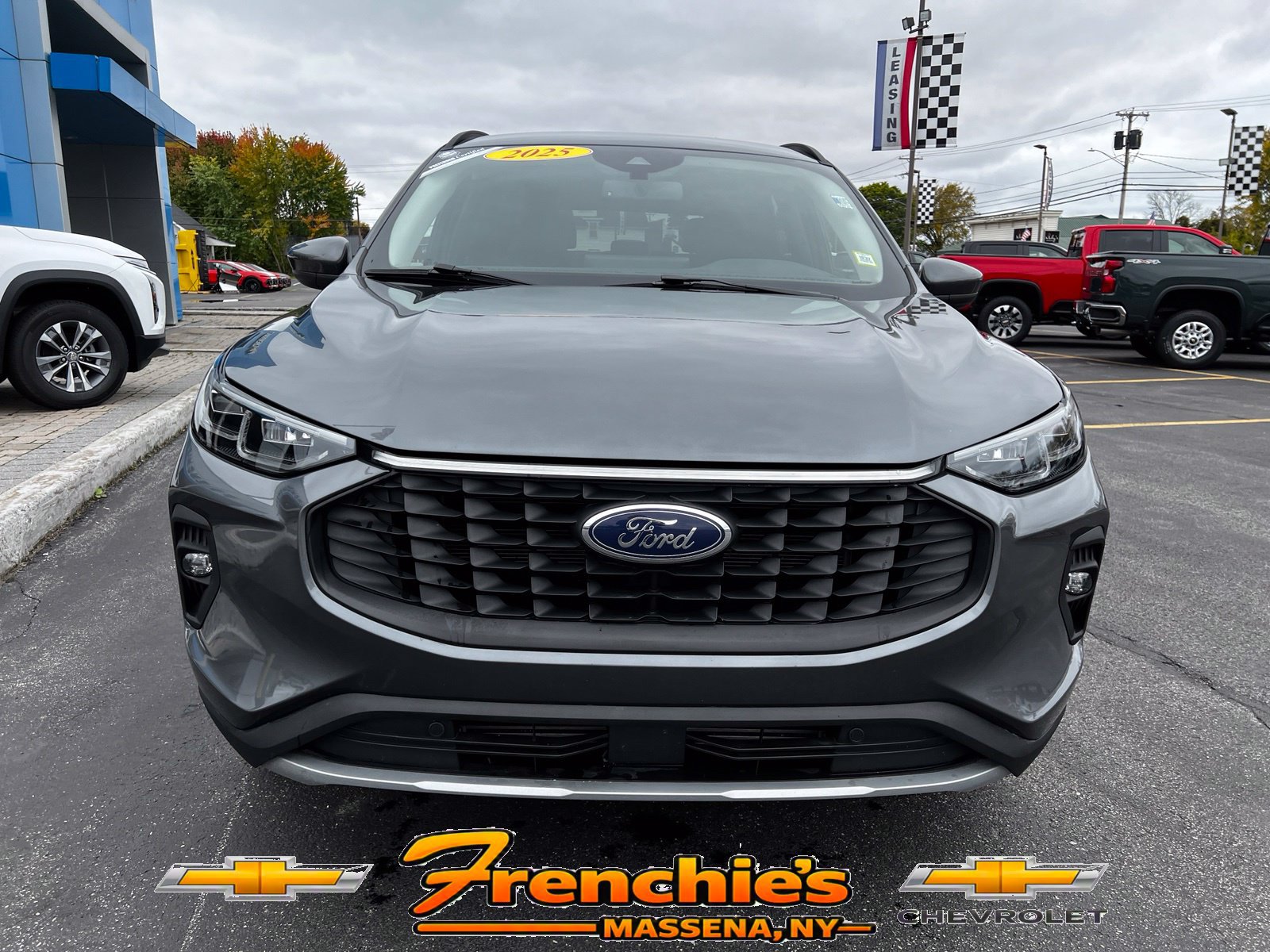 Used 2025 Ford Escape Platinum AWD/4WD image 2