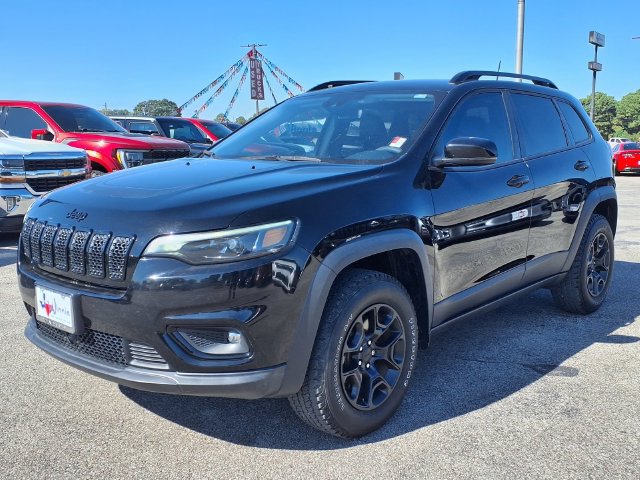 Used 2022 Jeep Cherokee Latitude AWD/4WD image 3