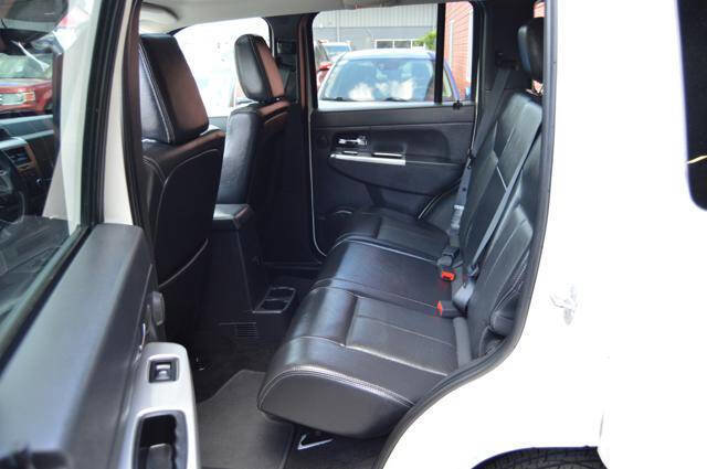 Used 2009 Jeep Liberty Limited w/ Premium Group AWD/4WD image 42