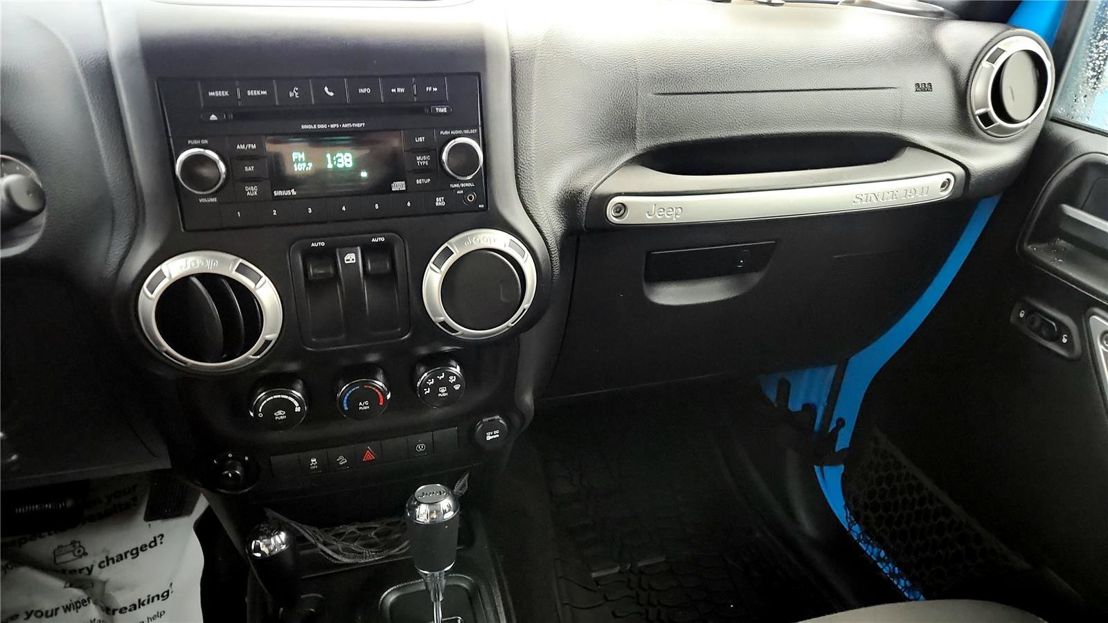 Used 2018 Jeep Wrangler Sahara w/ Connectivity Group image 21