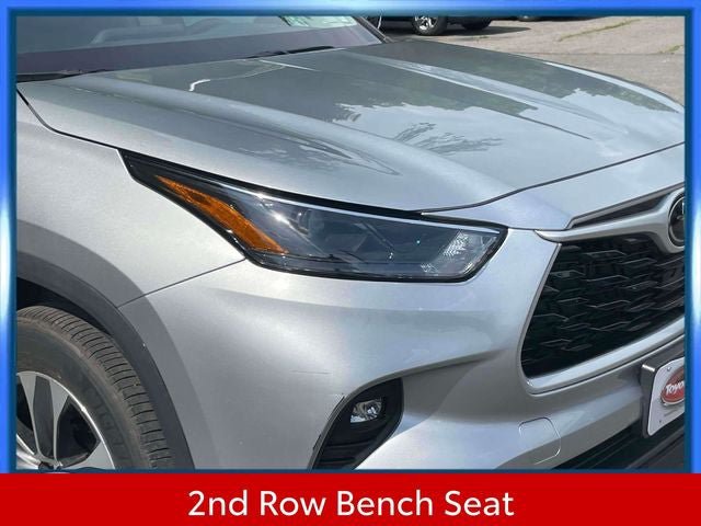 Used 2023 Toyota Highlander XLE AWD/4WD image 12