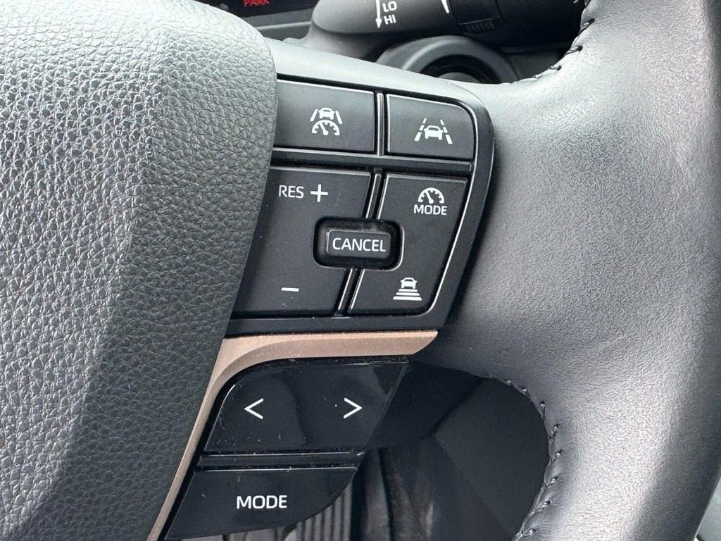 Used 2023 Toyota Crown AWD/4WD image 17