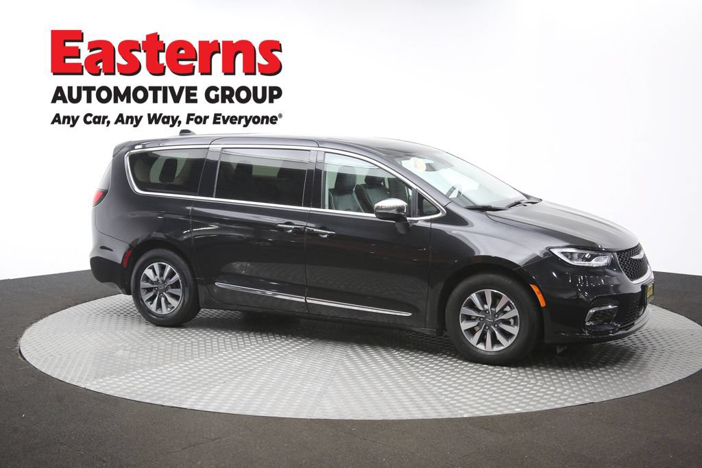 Used 2023 Chrysler Pacifica Limited FWD image 51