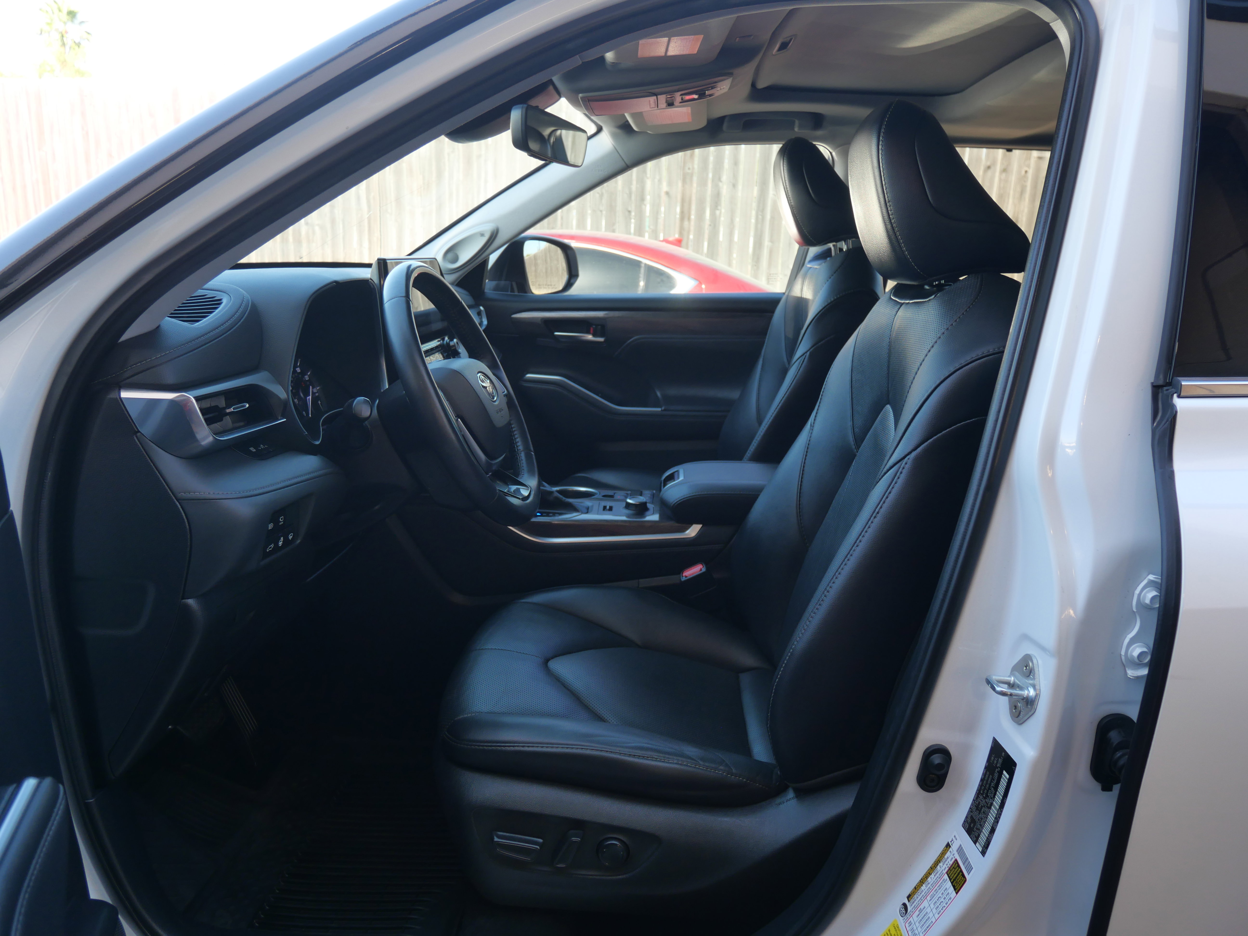 Used 2021 Toyota Highlander Limited image 21