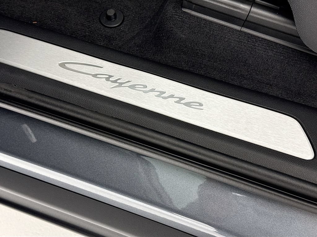 New 2026 Porsche Cayenne Coupe AWD/4WD image 13