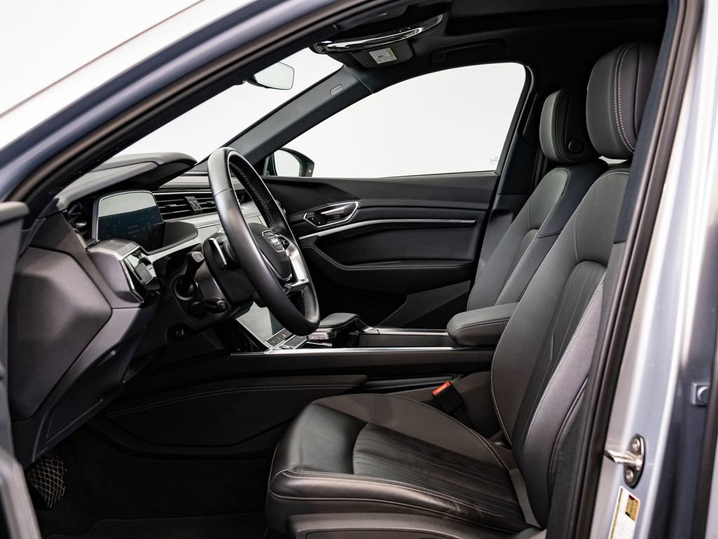 Used 2022 Audi e-tron Premium w/ Convenience Plus Package image 23