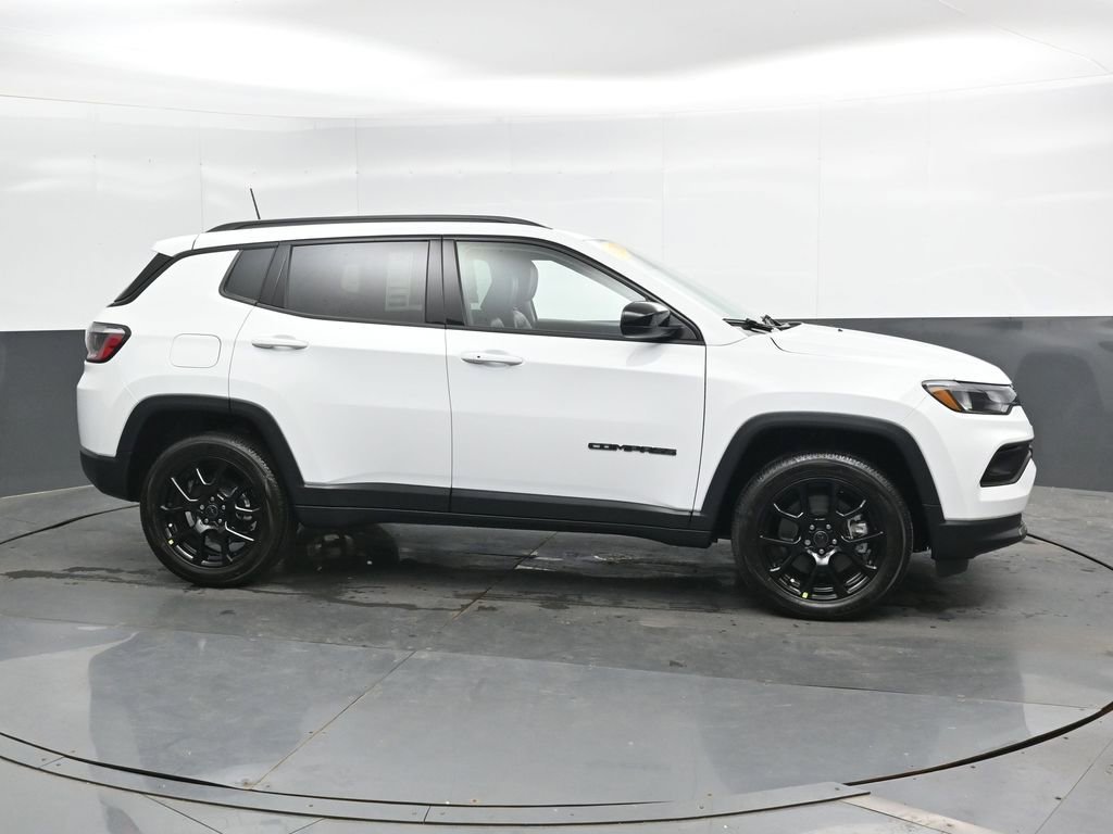 New 2026 Jeep Compass Latitude AWD/4WD image 3