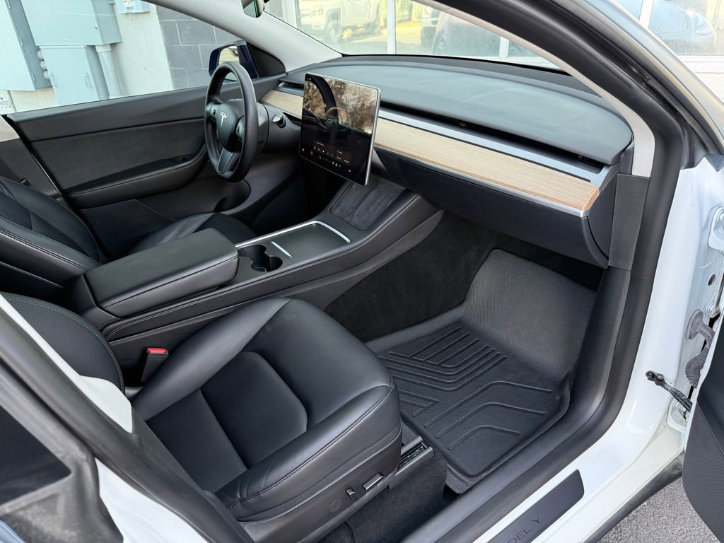 Used 2022 Tesla Model Y Performance AWD/4WD image 17