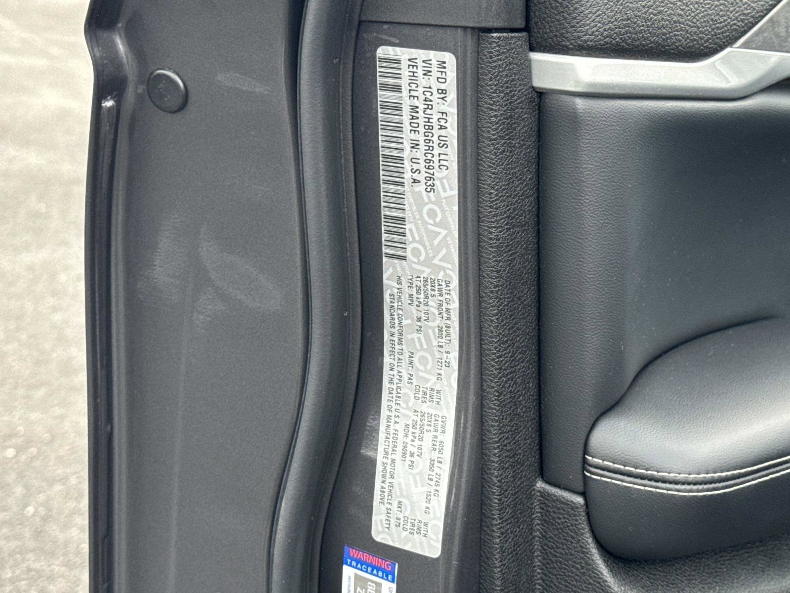 Used 2024 Jeep Grand Cherokee Limited w/ Black Appearance Package image 30