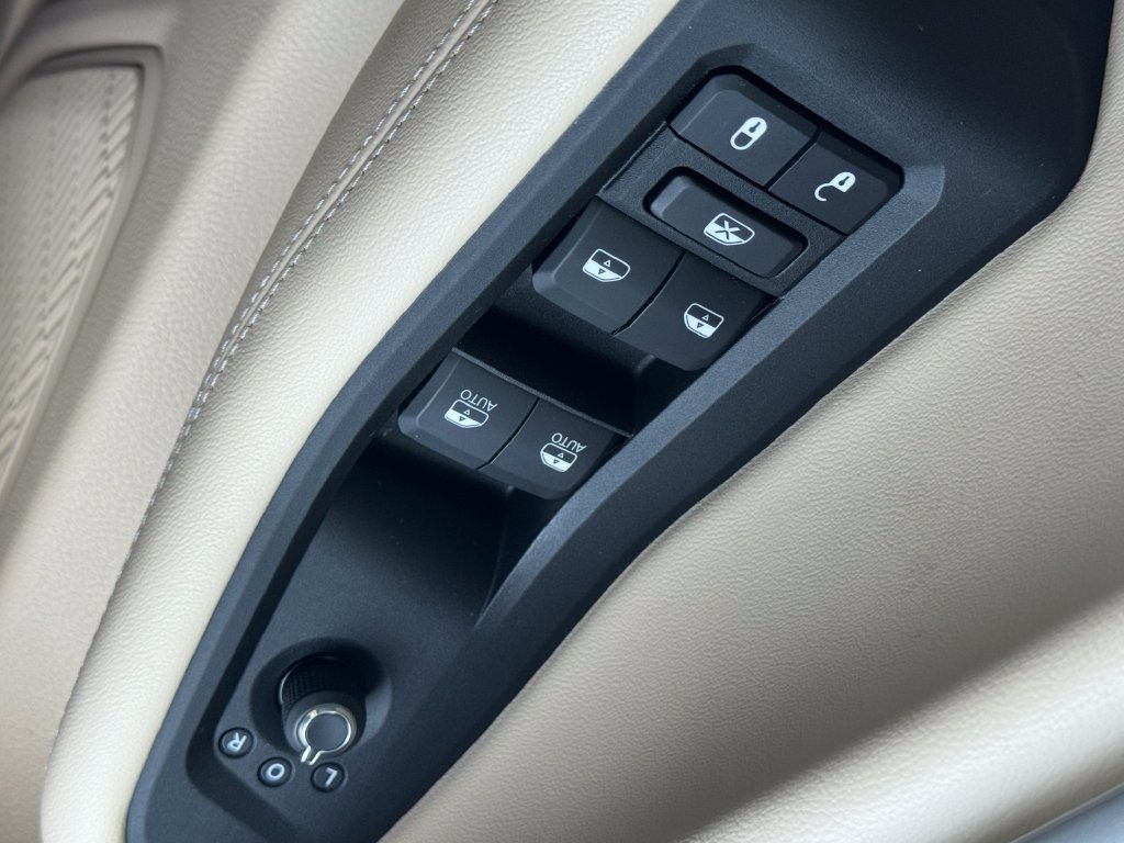 Used 2025 Jeep Grand Cherokee Limited AWD/4WD image 31