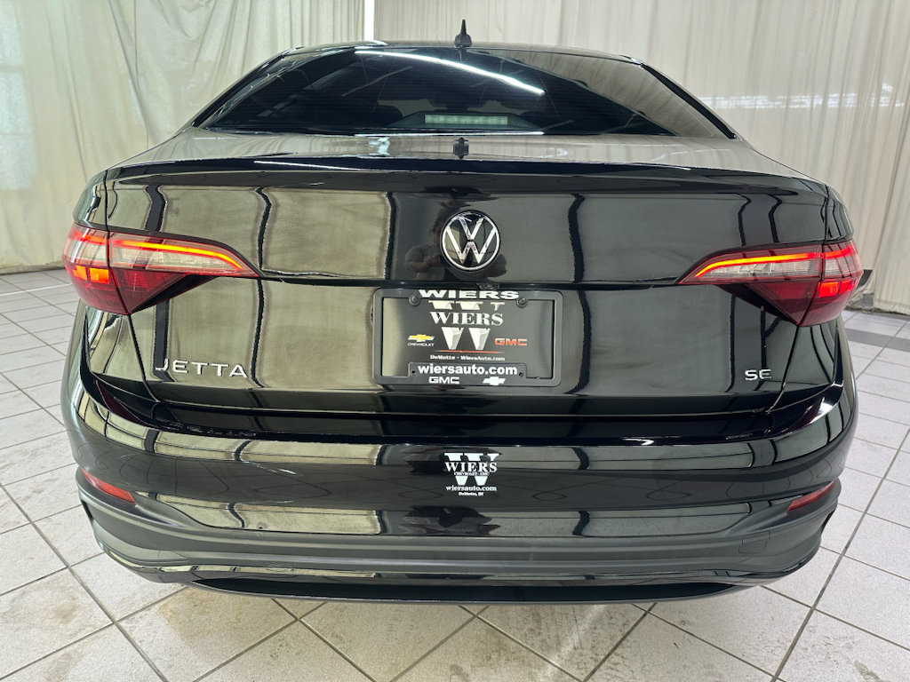 Used 2024 Volkswagen Jetta SE FWD image 6