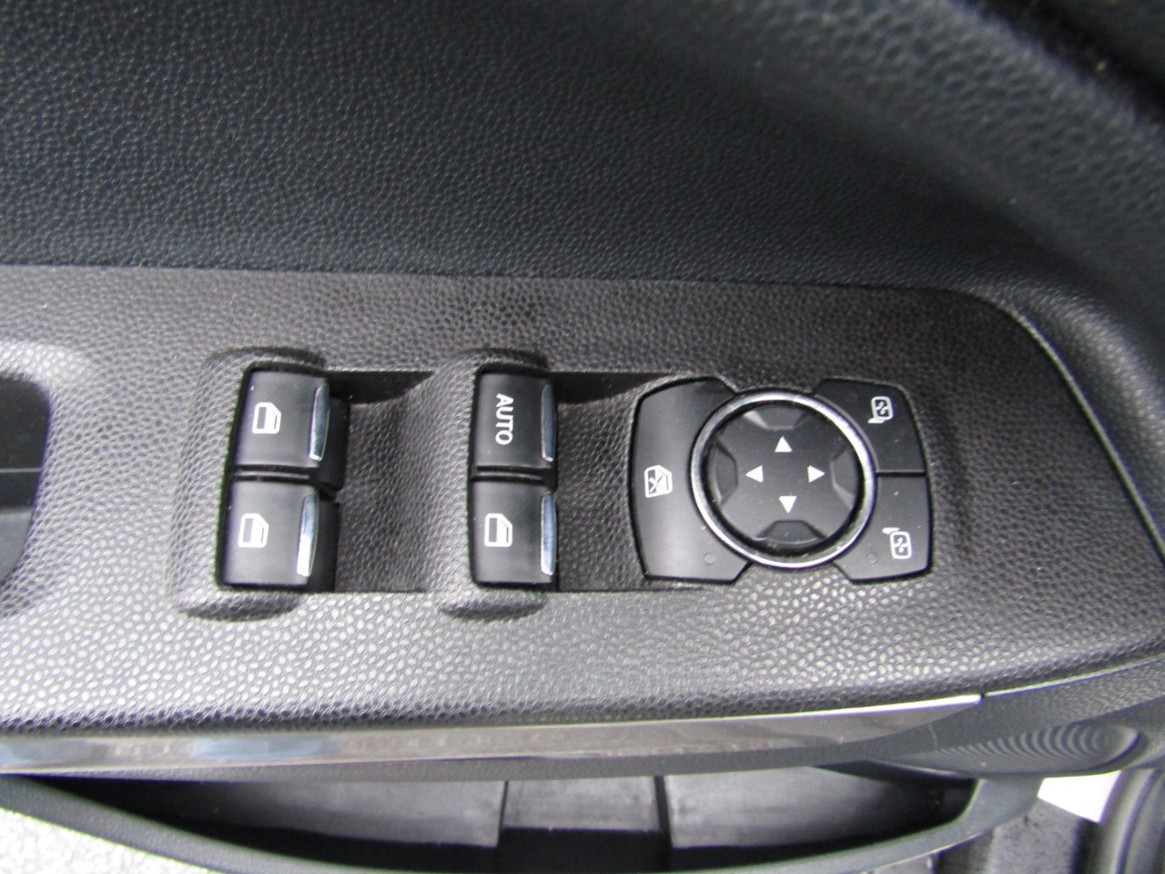 Used 2021 Ford EcoSport Titanium image 11